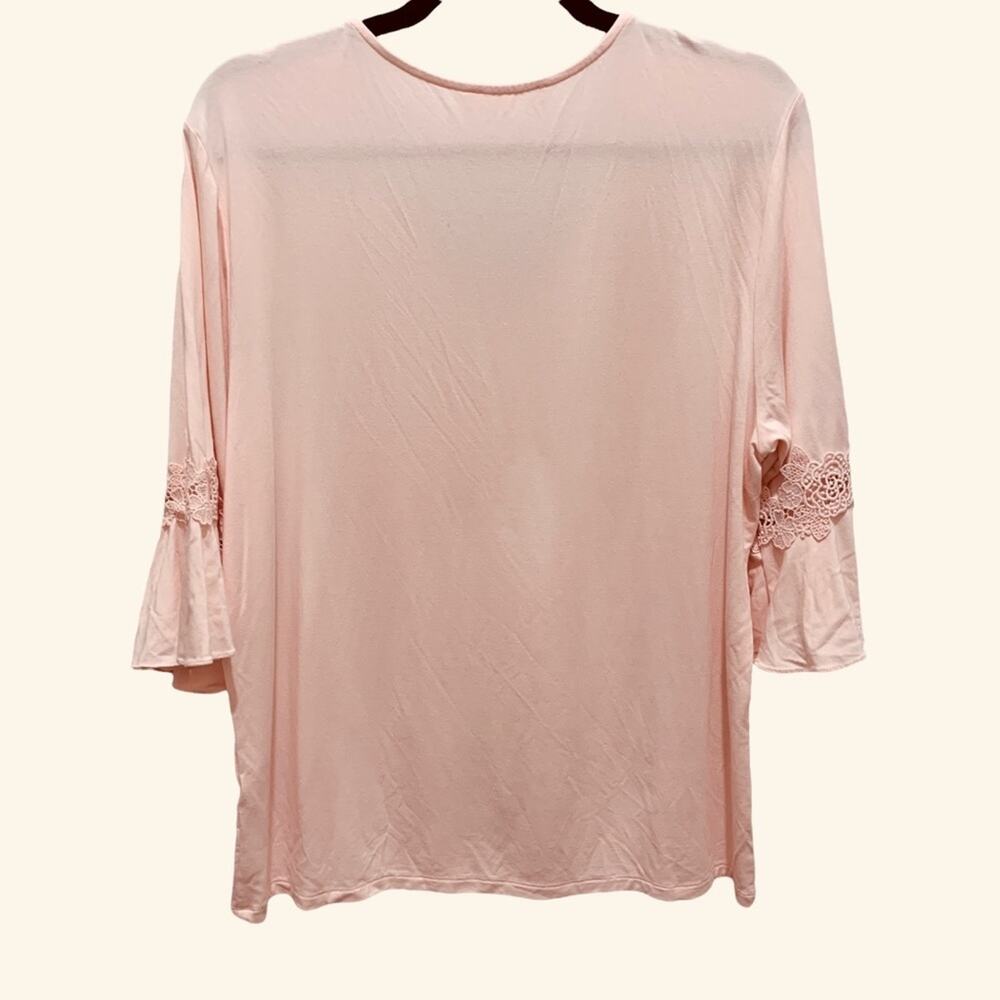 LE Rose‎ light pink top size l/xl. 3/4 ruffle sleeves. V neck - Picture 5 of 12